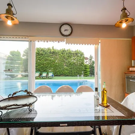 Villa Nikol's Elegant Mansion With Pool!