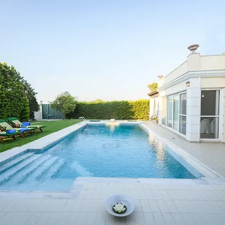Nikol's Elegant Mansion With Pool! Villa *