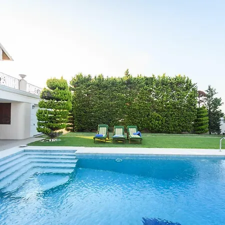 Nikol's Elegant Mansion With Pool! 别墅