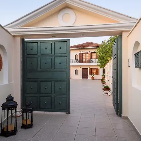 Nikol's Elegant Mansion With Pool! *