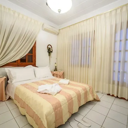 Nikol's Elegant Mansion With Pool! Metochion