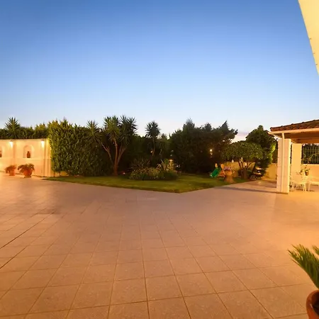Nikol's Elegant Mansion With Pool! 别墅